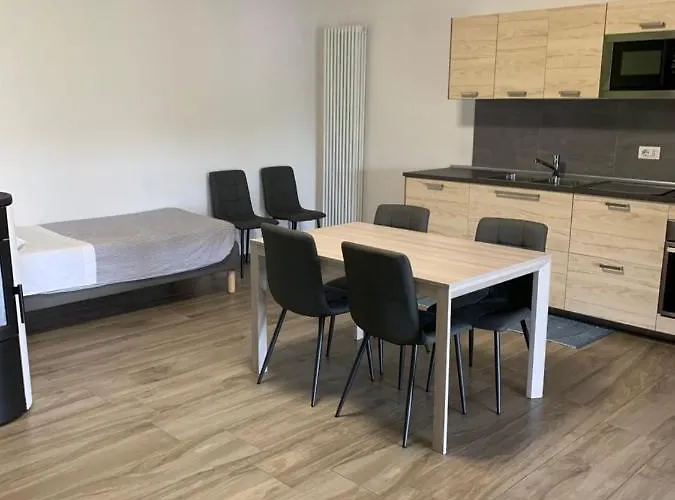 Caroline Vila Anzano Del Parco